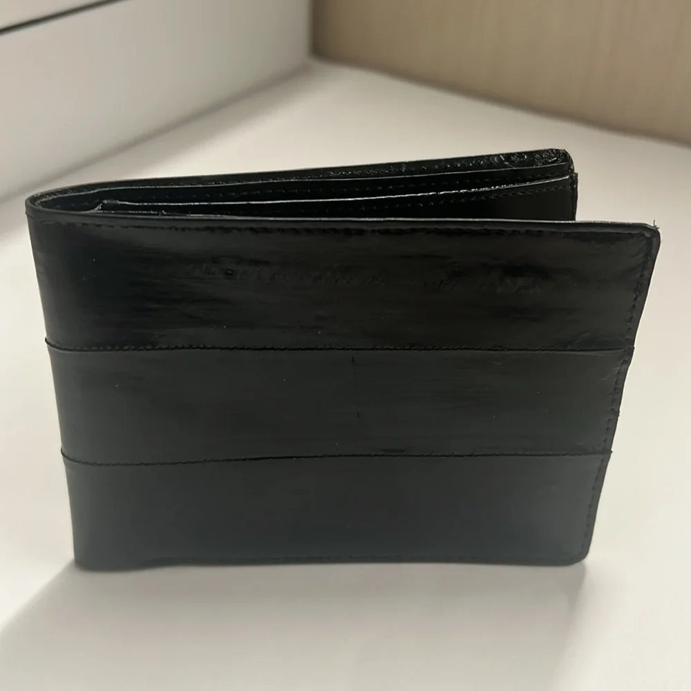 Black Eelskin Bifold Double Compartment Wallet - New